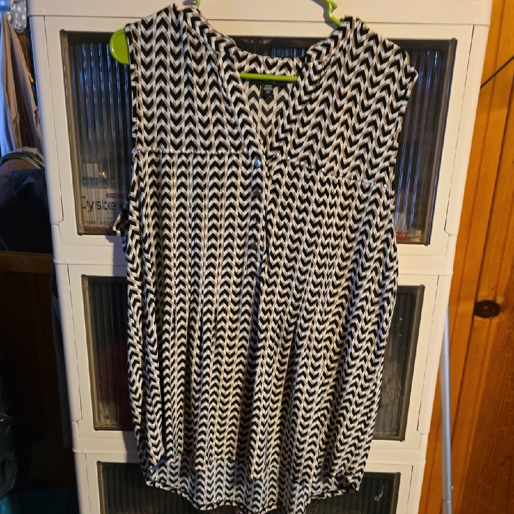 Cocomo Black and White Sleeveless Boxy Blouse